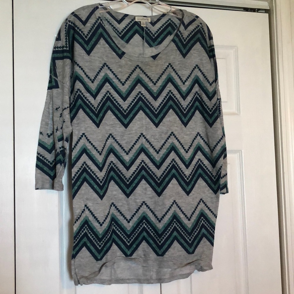 Charming Charlie Gray navy and teal chevron tunic